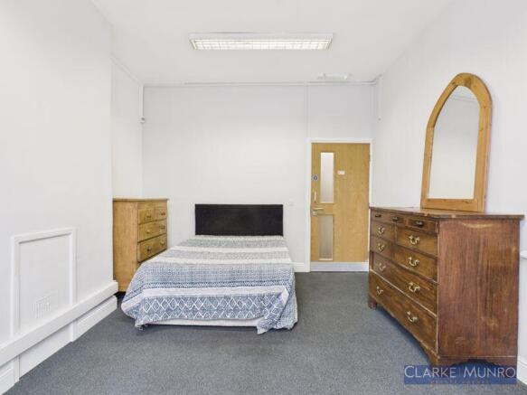 10 bed Town House to rent Image 9