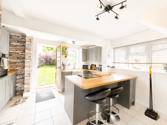 3 bed Semi-Detached for sale Image 4