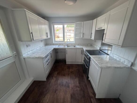 3 bed Semi-Detached to rent Image 6