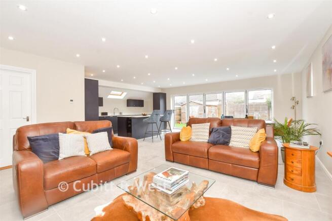 Lounge/ Kitchen/ Dining Area