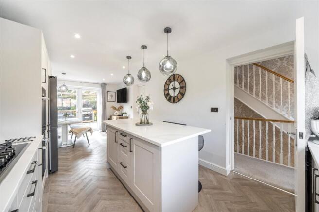 5 bed Detached for sale Image 12