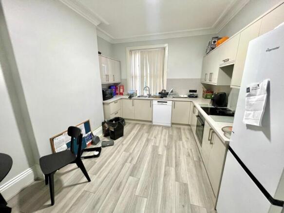 5 bed Terraced to rent Image 8
