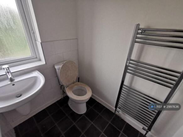 3 bed Semi-Detached to rent Image 7
