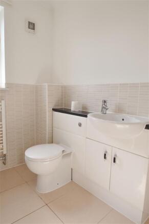 GROUND FLOOR SHOWER ROOM/WC
