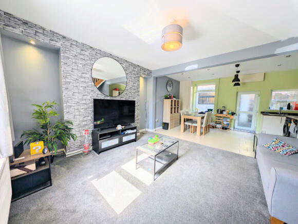 Lounge/Kitchen