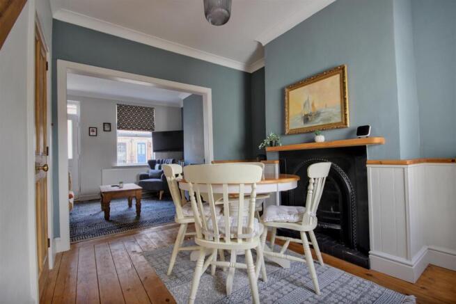 2 bed House to rent Image 5