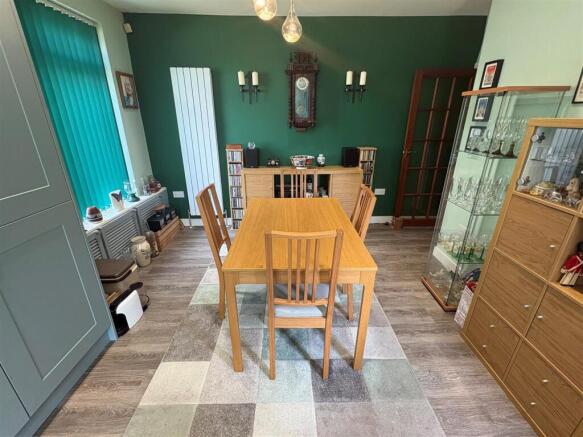 4 bed Semi-Detached Bungalow for sale Image 7