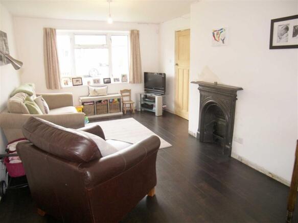 SITTING/DINING ROOM
