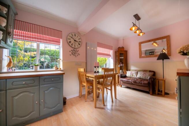 4 bed Detached for sale Image 10