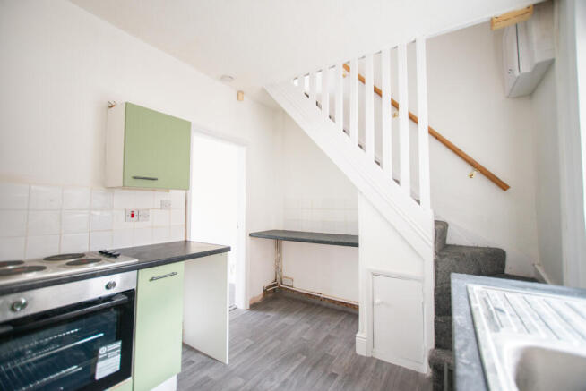 2 bed Terraced to rent Image 7