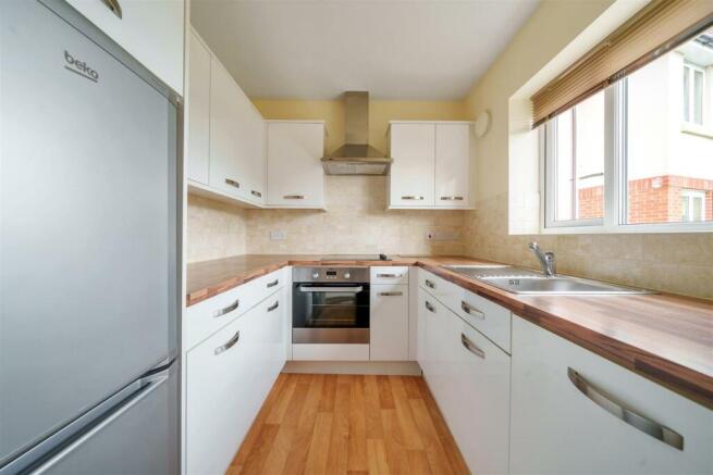 Kitchen (2).JPG