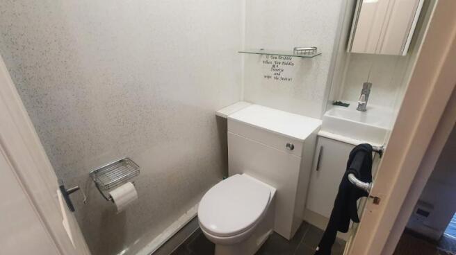 Cloakroom/wc