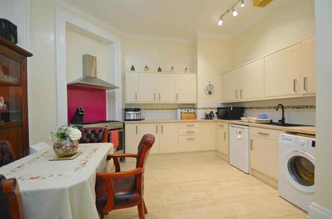 resizedKitchen1.jpg