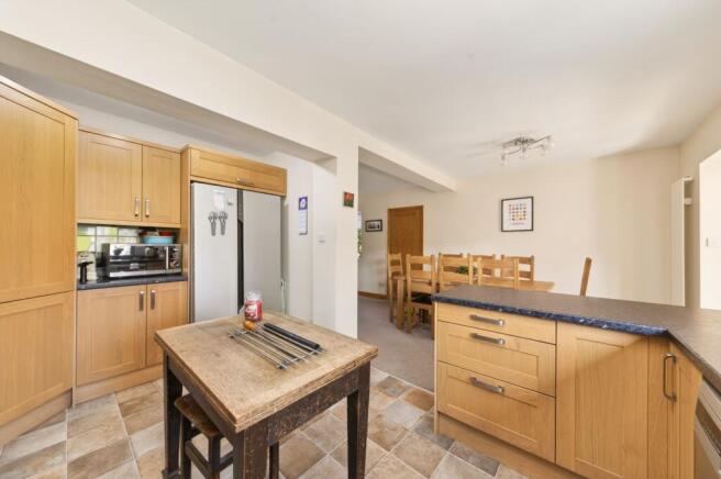 4 bed Detached for sale Image 6