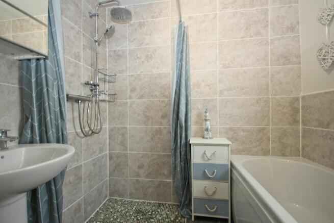 11 Fleming Walk COTTINGHAM (21)_lzn.jpg