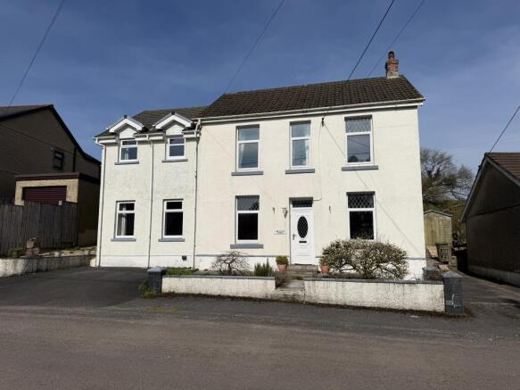 5-bed detached on Bwthyn Tebot, Carmel, Llanelli SA14 7SG, £239,000