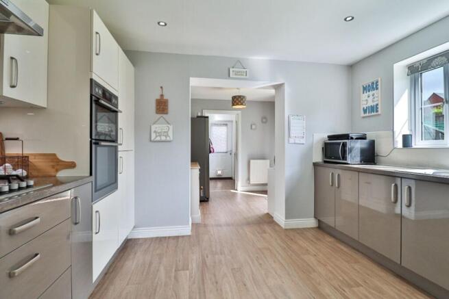 4 bed Detached for sale Image 5