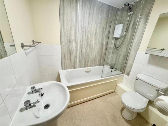 2 bed Flat for sale Image 6
