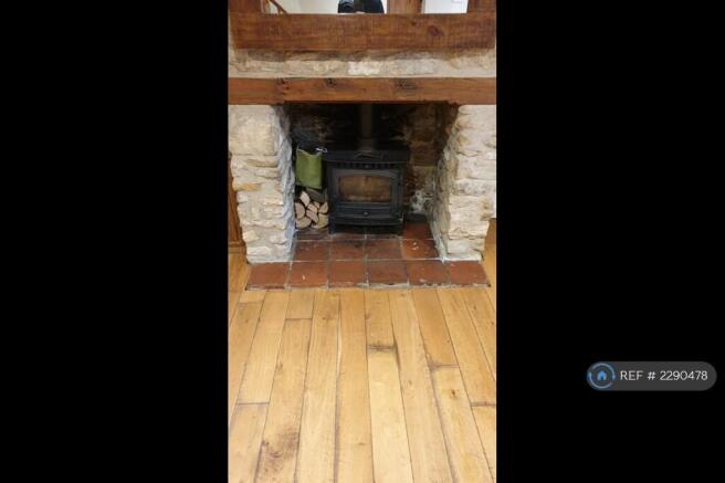 Living Room/Woodburner