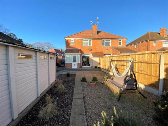 Rear Garden/ Aspect 954