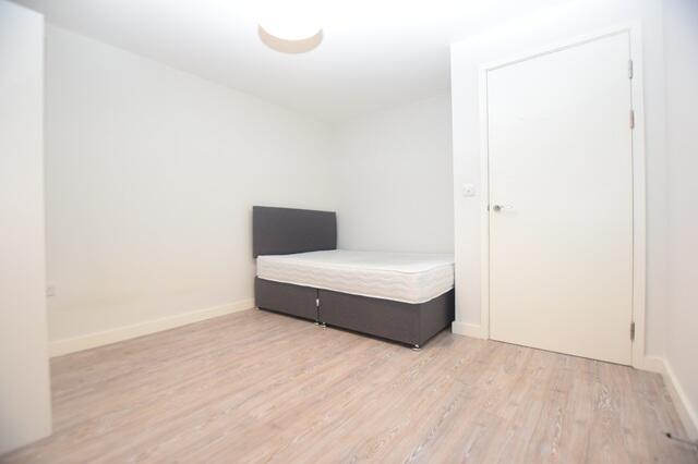 2 bed Apartment to rent Image 7
