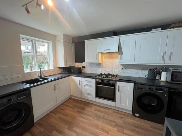 Kitchen 1.jpg