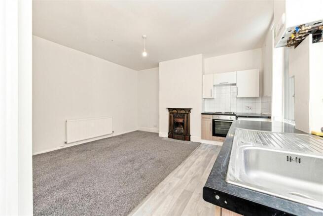 01 - 18 Claremont Street HX6 2PD.jpg