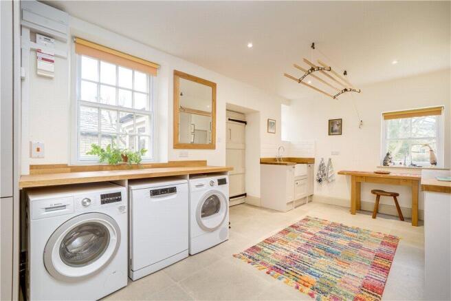 4 bed Semi-Detached for sale Image 9
