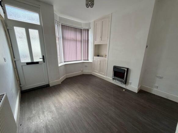 2 bed End of Terrace to rent Image 4