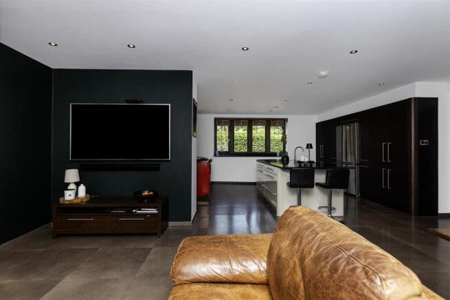 6 bed Character Property for sale Image 8
