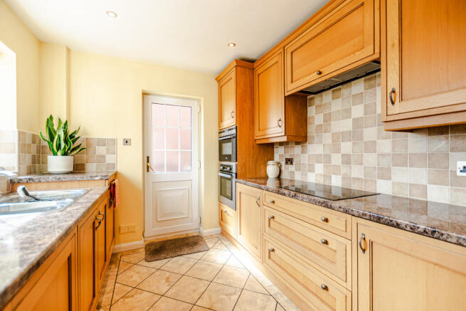 4 bed Detached for sale Image 8