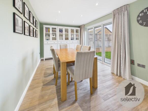 5 bed Detached for sale Image 7