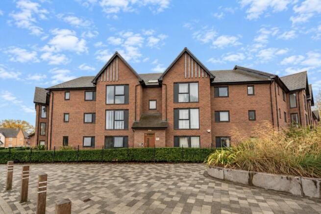 2-bed flat on Tay Road, Lubbesthorpe, Leicester, Leicestershire, £190,000