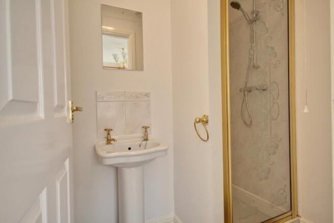 3 bed House to rent Image 10