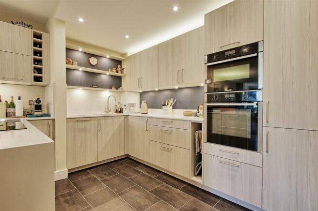 Kitchen 2.jpg