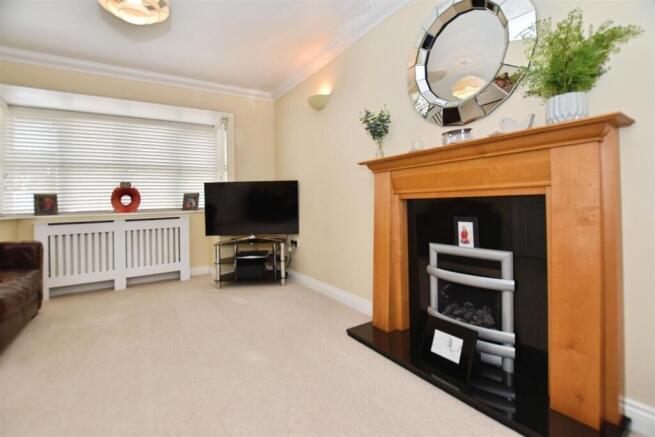 4 bed Detached for sale Image 9