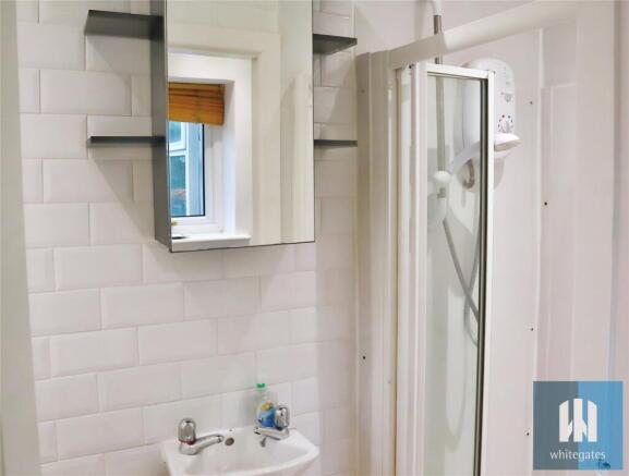 7 bed Semi-Detached to rent Image 8