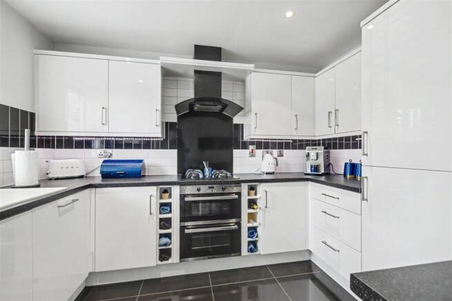 Kitchen_1.jpeg