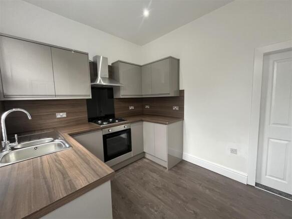 3 bed Terraced to rent Image 5