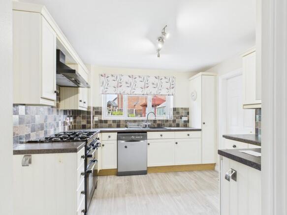 CAM03582G0-PR0136...