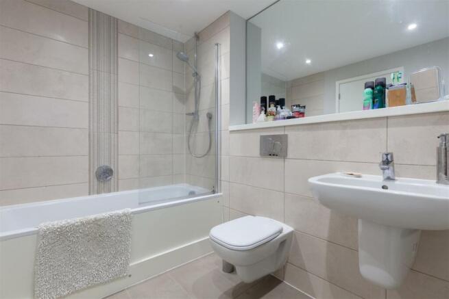 Master En Suite Bathroom.jpg