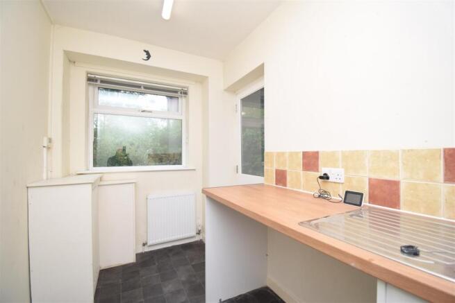 4 bed Detached to rent Image 8