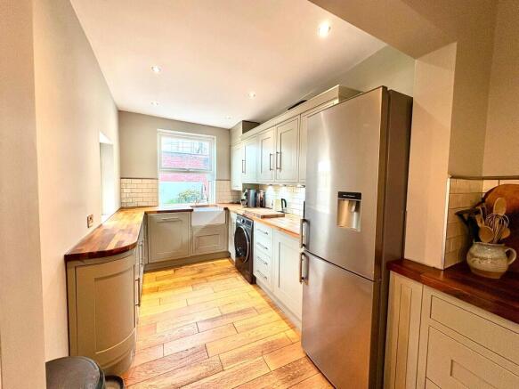 3 bed House to rent Image 4