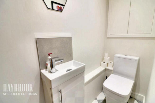 2 bed Maisonette to rent Image 12