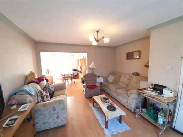 Living dining room.jpg