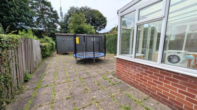 3 bed Semi-Detached to rent Image 11