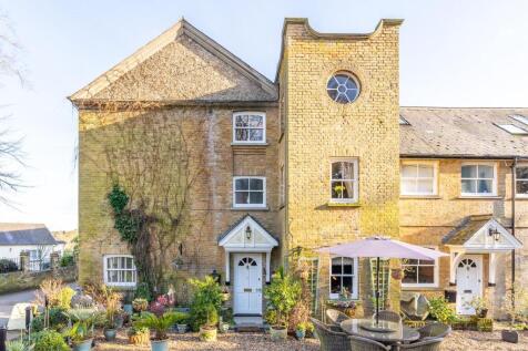 Courtyard Mews, Chapmore End, SG12