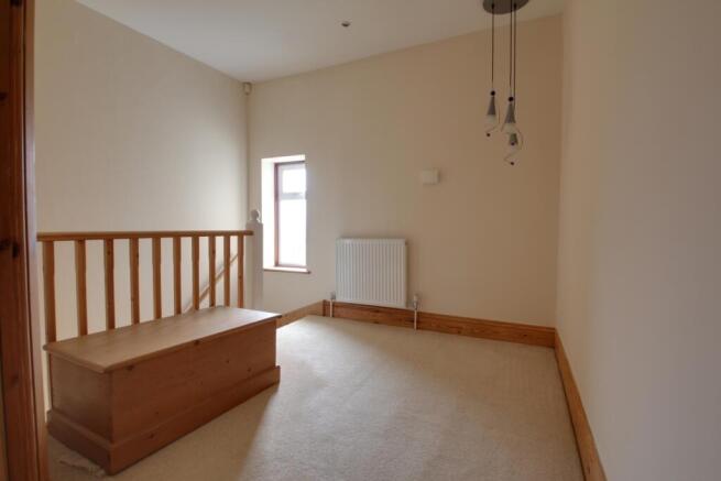 4 bed Semi-Detached for sale Image 11