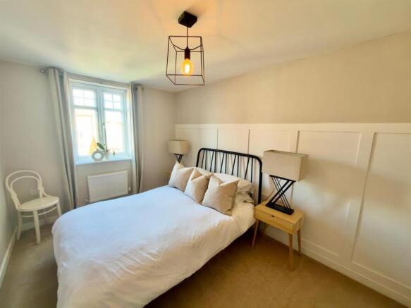 4 bed Semi-Detached to rent Image 8