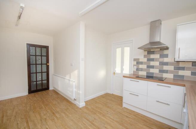 Kitchen pic 2.jpg